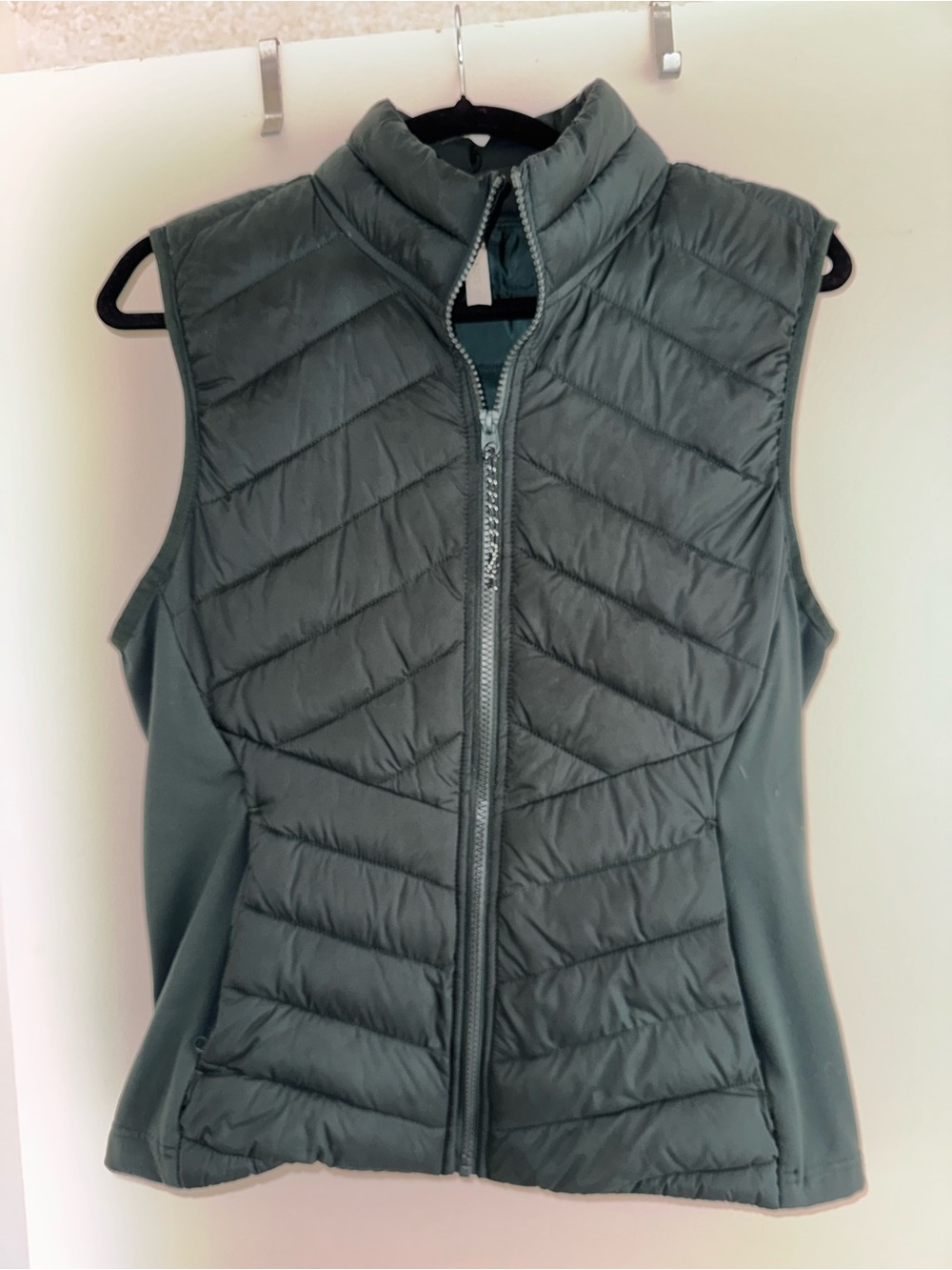 Women’s Quilted Sleeveless Vest - green
